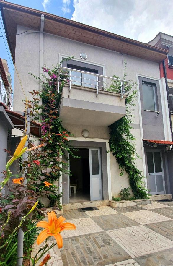A Cheerful Villa With Free Parking Space Tirana Exterior foto